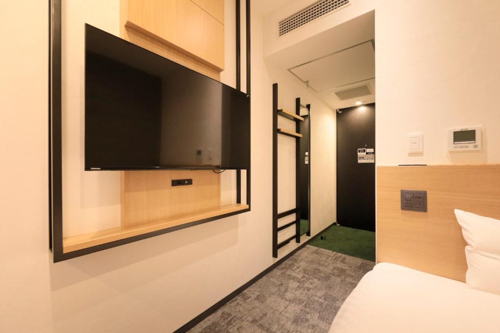 TV a/nebo společenská místnost v ubytování Via Inn Prime Akasaka