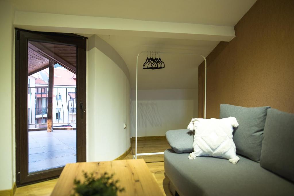 Posezení v ubytování Deluxe Central Rooms