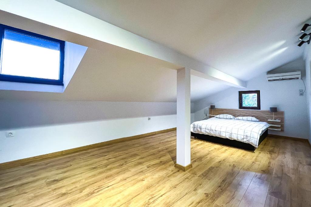 Postel nebo postele na pokoji v ubytování Deluxe Central Rooms