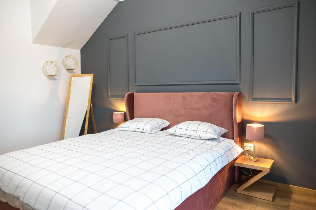 Postel nebo postele na pokoji v ubytování Deluxe Central Rooms