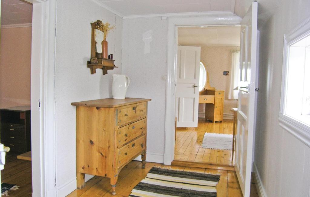 Postel nebo postele na pokoji v ubytování Gorgeous Home In Bodafors With Kitchen