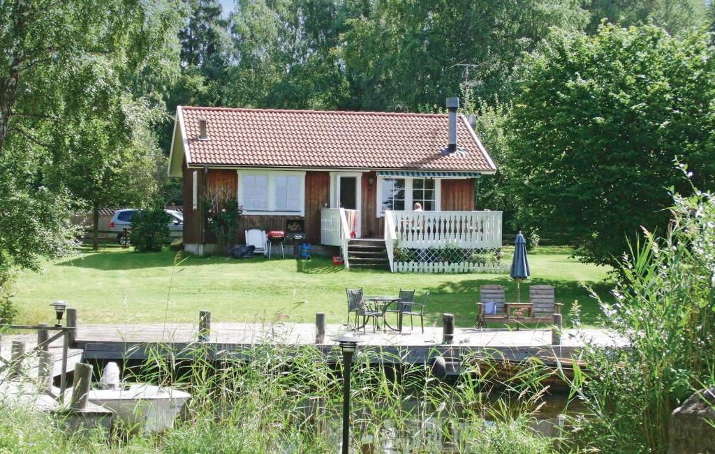 Sjötorpにある2 Bedroom Cozy Home In Sjtorpの小さな家