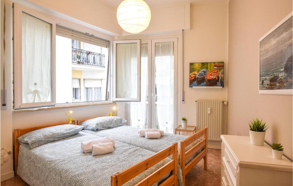 Posteľ alebo postele v izbe v ubytovaní 2 Bedroom Lovely Apartment In Chiavari