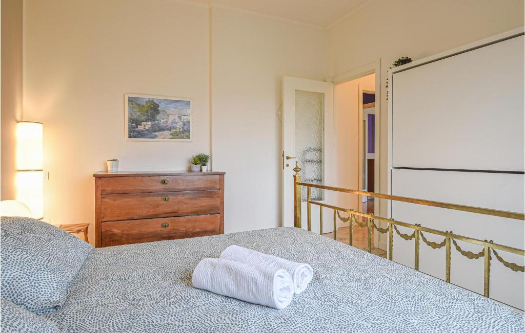 Posteľ alebo postele v izbe v ubytovaní 2 Bedroom Lovely Apartment In Chiavari