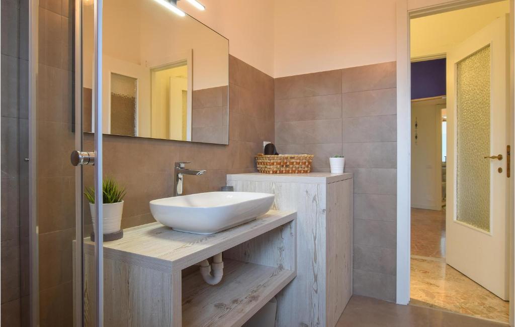 Kúpeľňa v ubytovaní 2 Bedroom Lovely Apartment In Chiavari