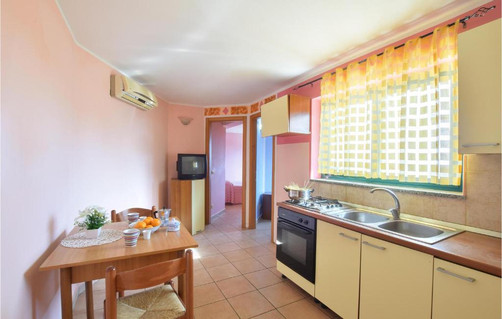 Kuchyňa alebo kuchynka v ubytovaní Nice Apartment In Portigliola