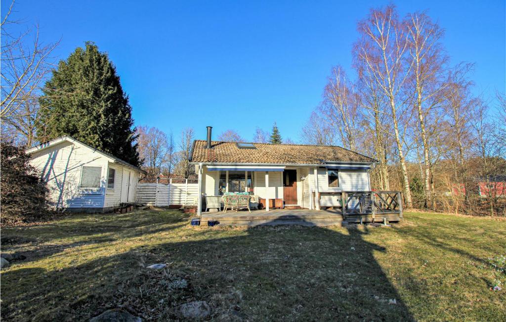 a small white house with a porch in a yard at 3 Bedroom Beautiful Home In Hr in Höör