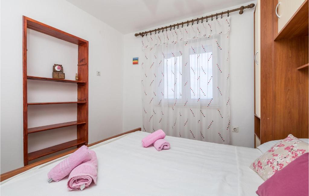 Posteľ alebo postele v izbe v ubytovaní Amazing Apartment In Sveti Juraj