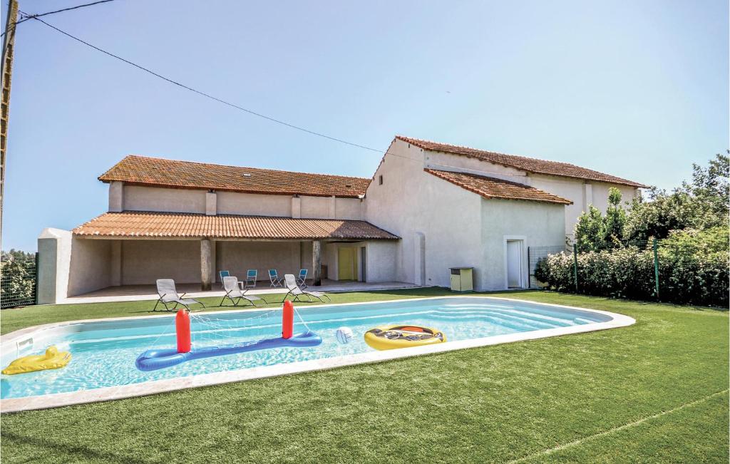 a house with a swimming pool in a yard at Les Tamaris in Le Sambuc