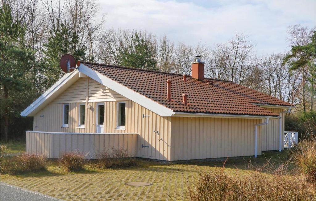 プリヴァルにあるMorgensonne 6 - Dorf 2の赤屋根の小さな白い家