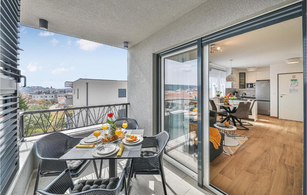 Balkón alebo terasa v ubytovaní 2 Bedroom Nice Apartment In Trogir