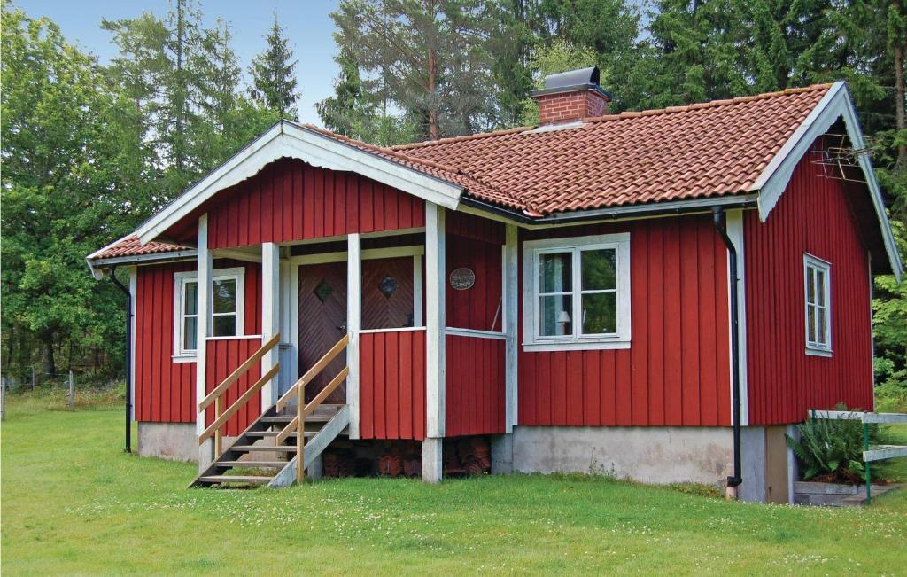 a red tiny house with a red roof at 2 Bedroom Stunning Home In Skepplanda in Hålan