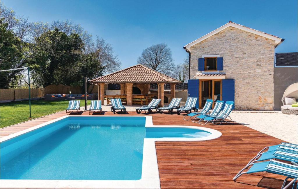 Bazén v ubytování Gorgeous Home In Bibici With Sauna nebo v jeho okolí