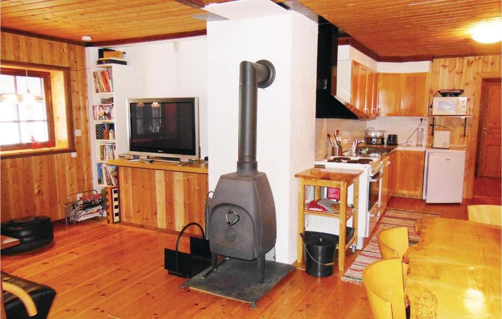 Kuchyň nebo kuchyňský kout v ubytování Nice Home In Kälarne With Sauna