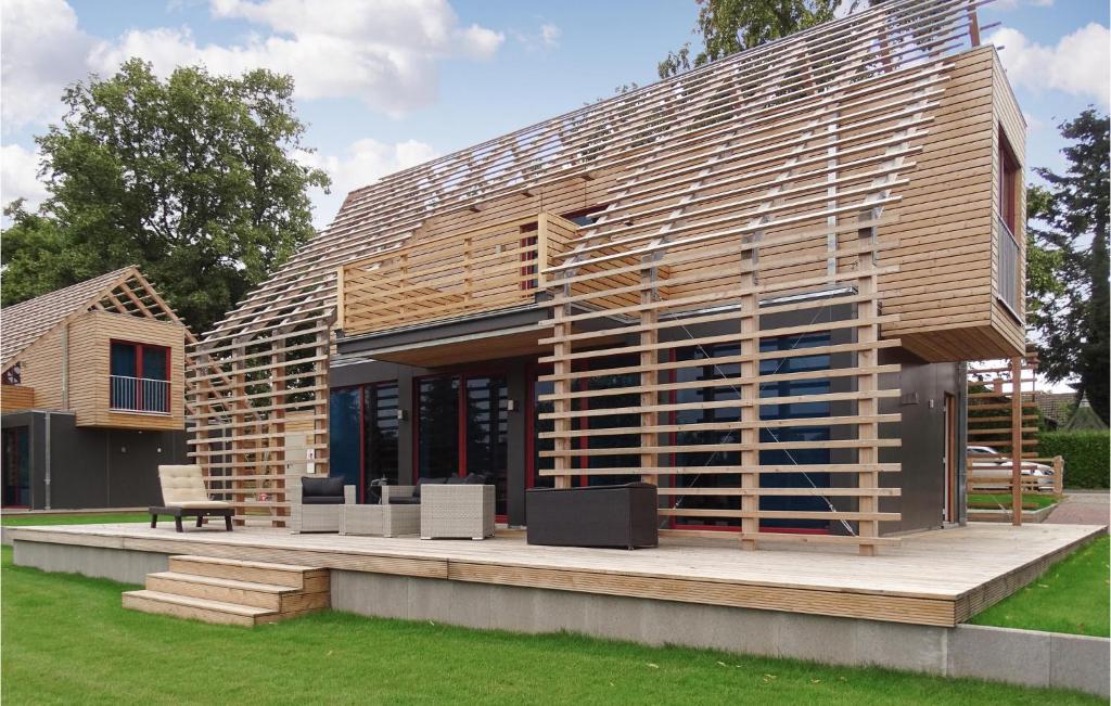 a house with a wooden wall on a patio at Haus 3 in Wendorf