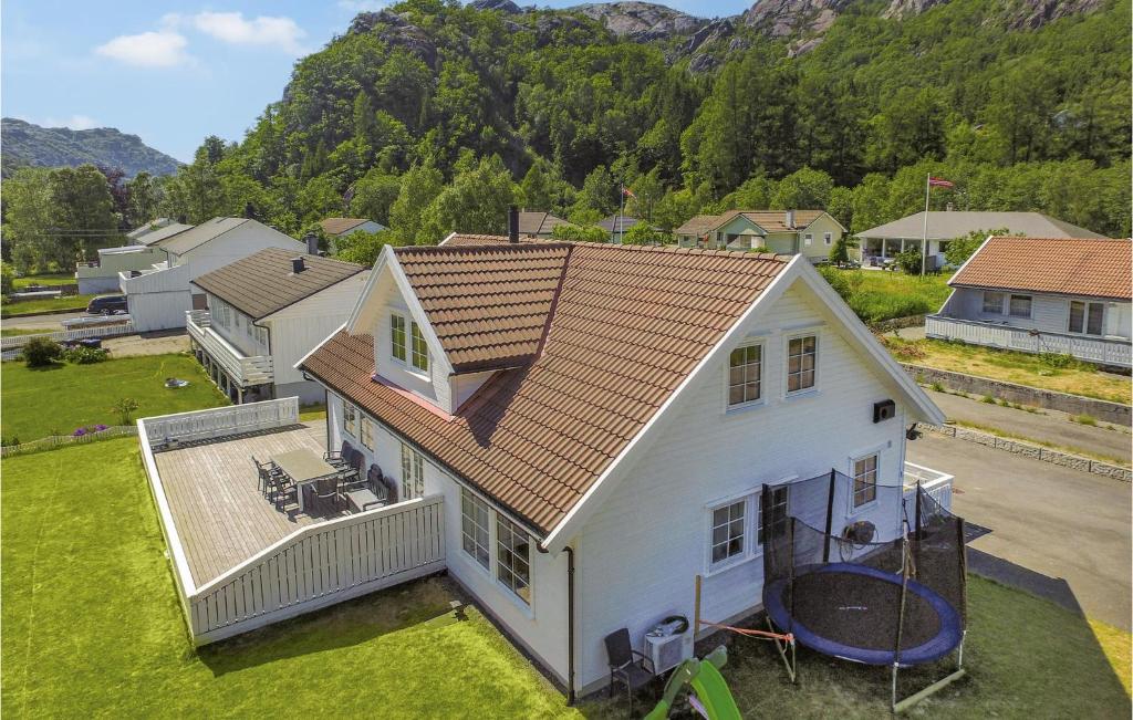 an aerial view of a house with a basketball hoop at Lovely Home In na-sira With House A Mountain View in Åna-Sira