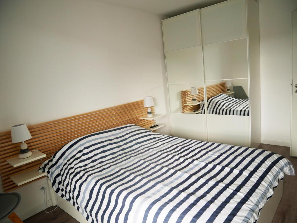 Posteľ alebo postele v izbe v ubytovaní Appartement Tout Confort à Arzon - Proche Plage du Fogeo, Commerces et Activités - FR-1-639-30