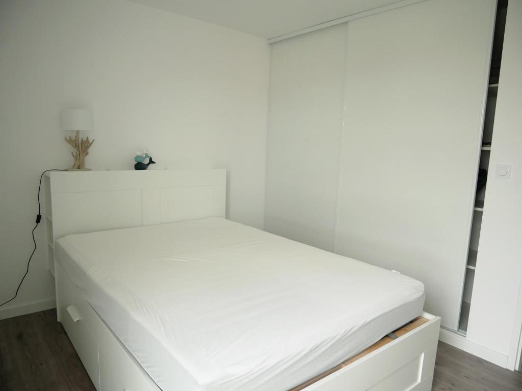 Posteľ alebo postele v izbe v ubytovaní Appartement Tout Confort à Arzon - Proche Plage du Fogeo, Commerces et Activités - FR-1-639-30