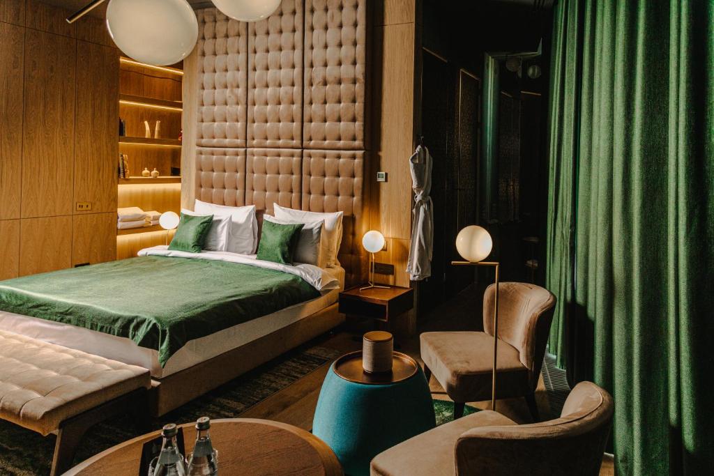 מיטה או מיטות בחדר ב-The Veil Hotel