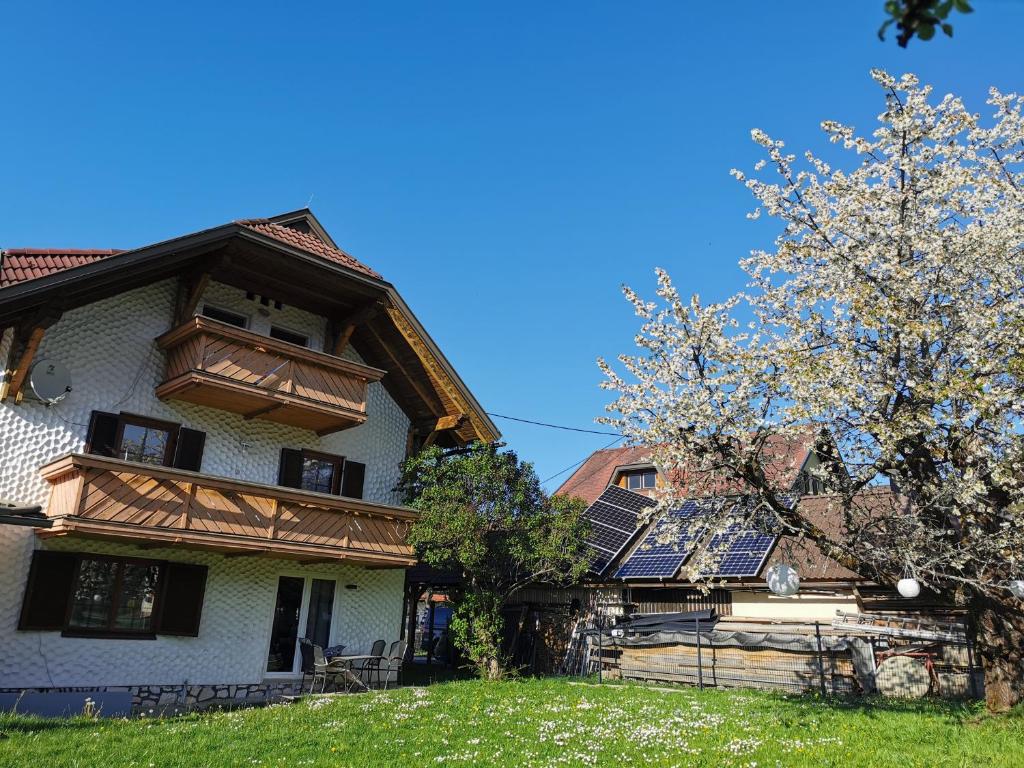 a house with solar panels on the roof at Parkweg Lodge in Faak am See