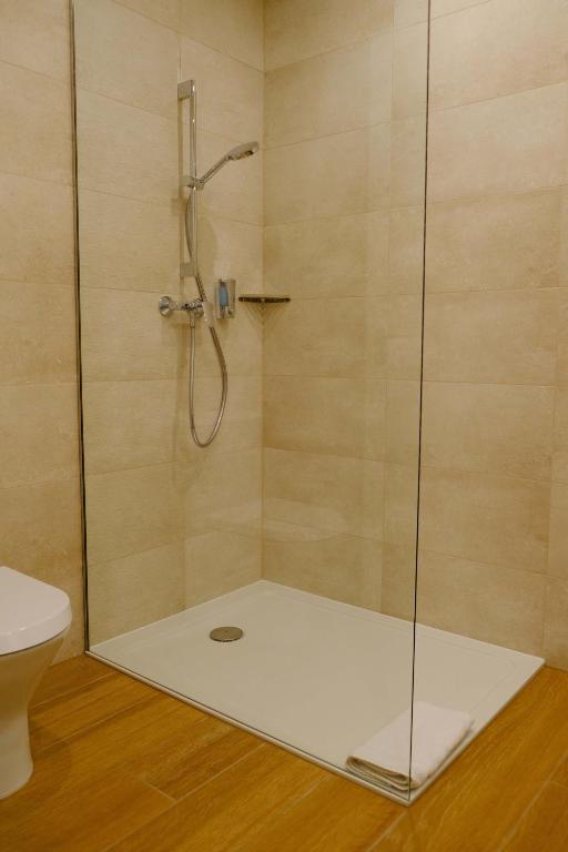 A bathroom at KIRÁLY PARK HOTEL