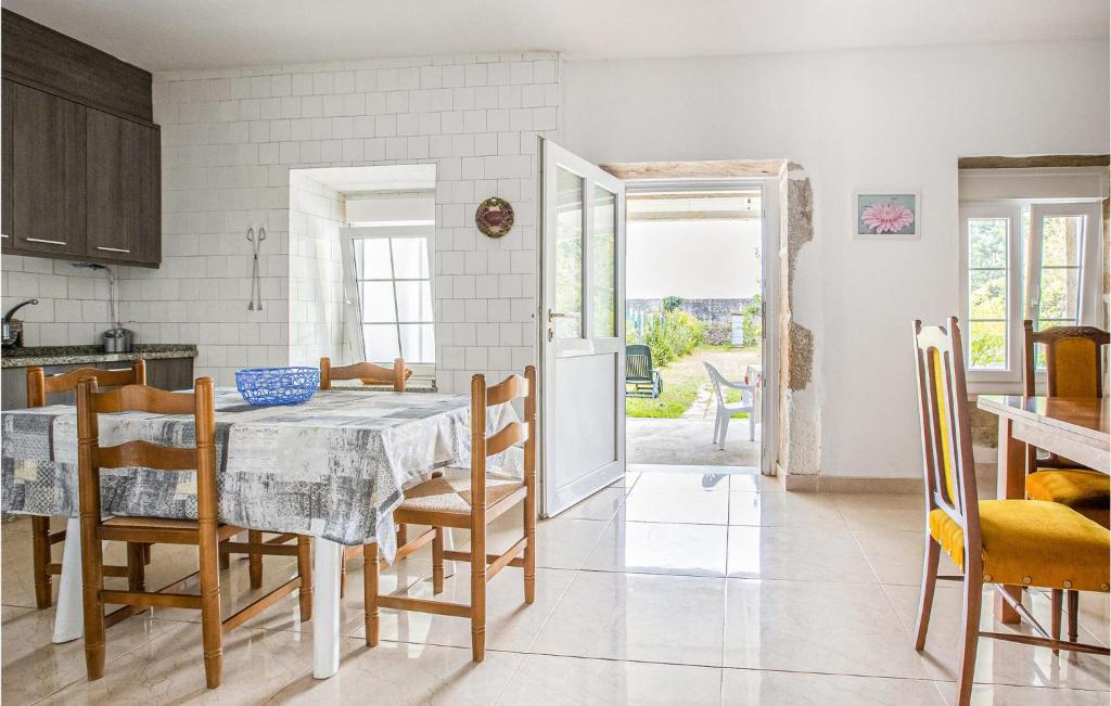 A seating area at Stunning Home In Fisterra With Kitchen