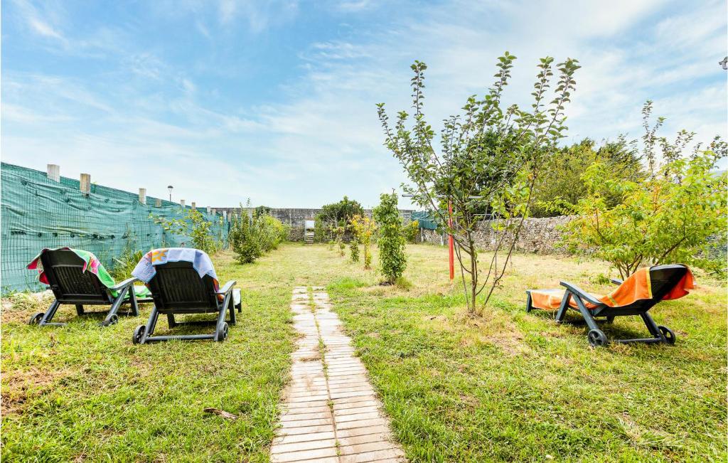A garden outside Stunning Home In Fisterra With Kitchen