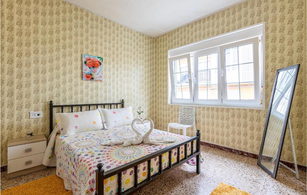 A bed or beds in a room at Stunning Home In Fisterra With Kitchen