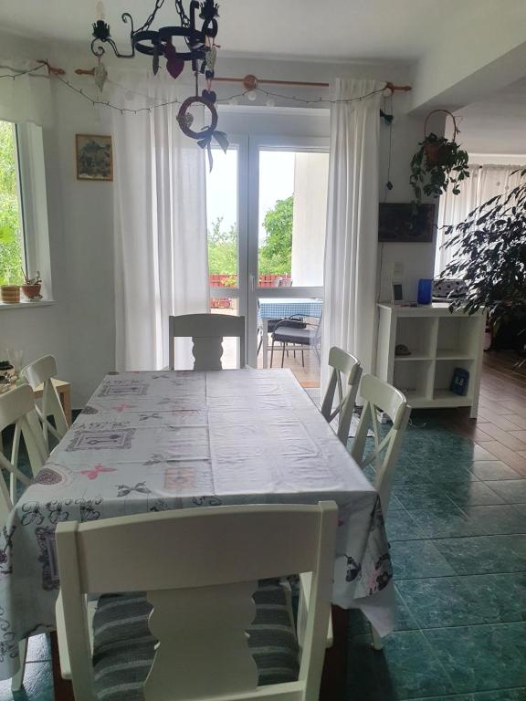 Posezení v ubytování Fehér Rózsa Apartman