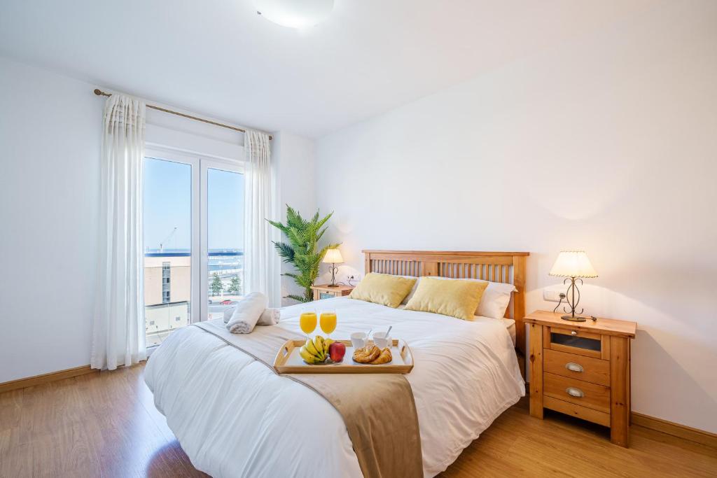 En eller flere senge i et værelse på Soho & Sea Views -Parking