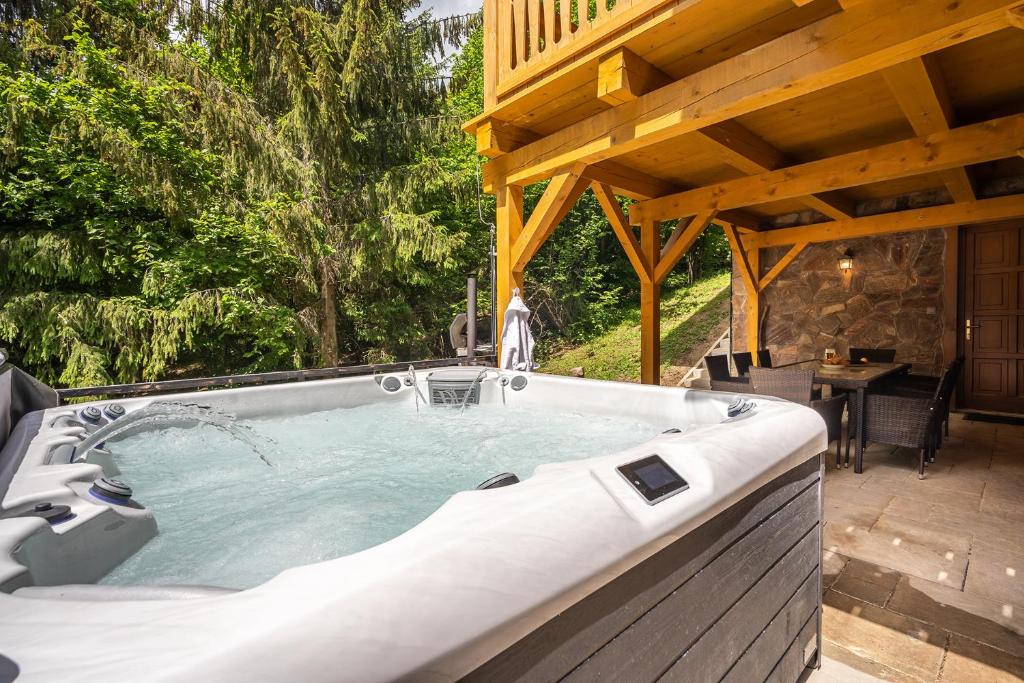 Fotografie z fotogalerie ubytování Drevenica Tale - Pool Table - Jacuzzi - Sauna - Small teambuilding - Hotel Partizán 5 min v destinaci Horná Lehota