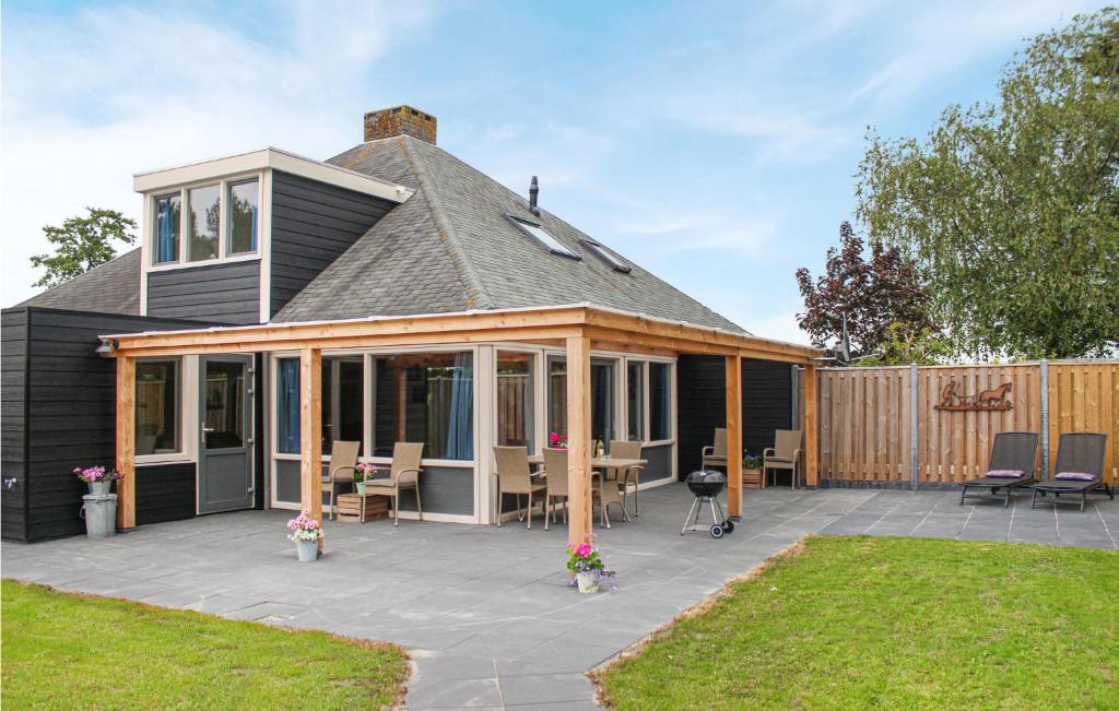 a screened in porch of a house at Oud Kempen Bungalow 173 in Stavenisse