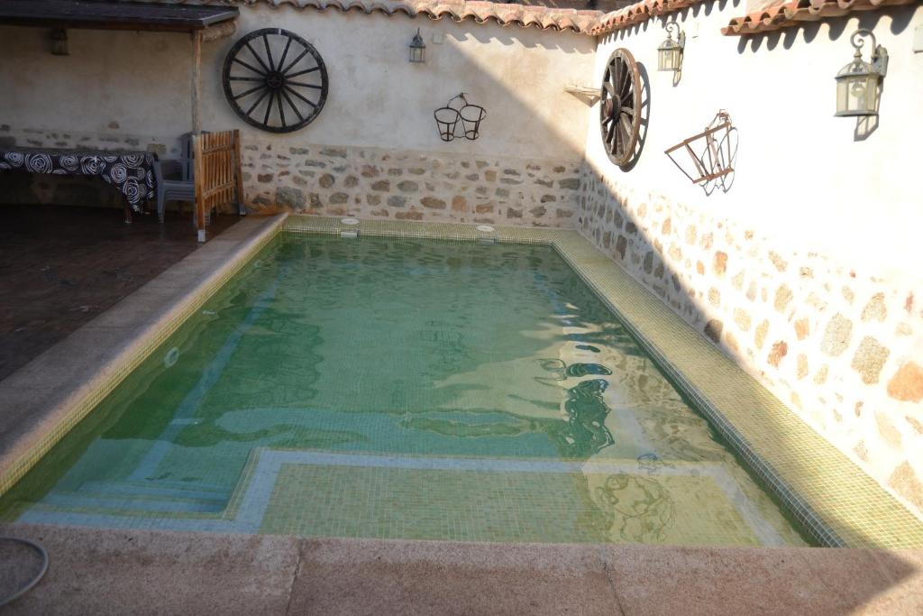 The swimming pool at or close to Casa Rural Abuelo Pedro