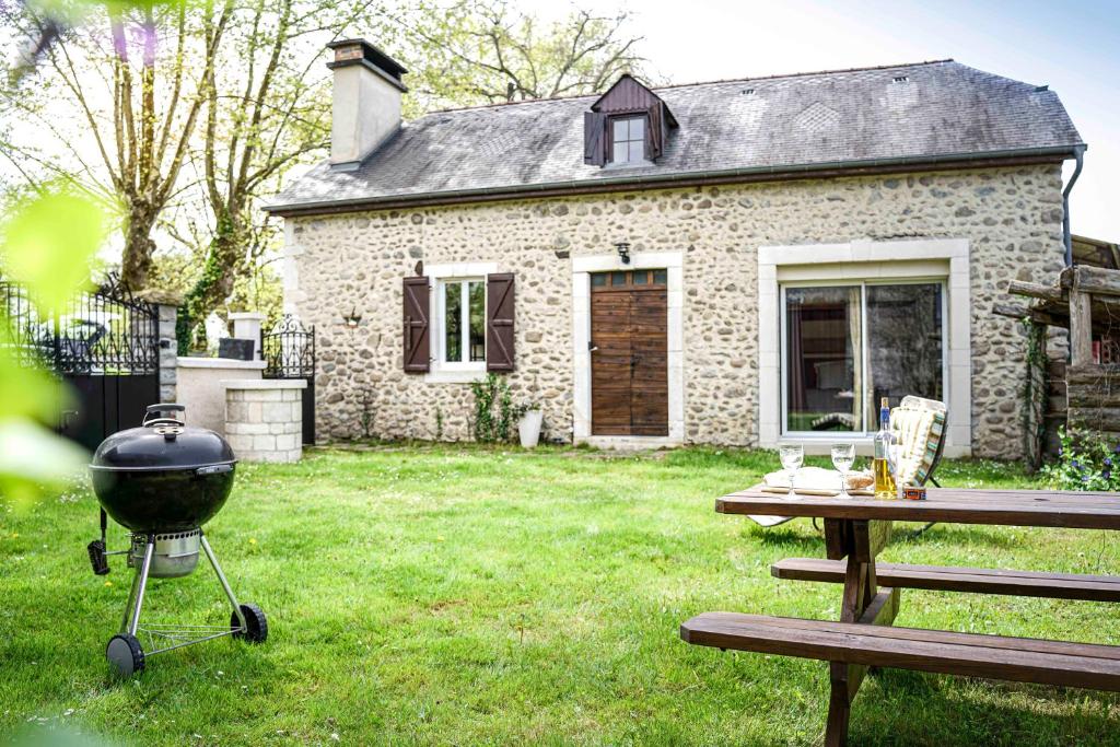 Vonkajšia záhrada v ubytovaní Maison de charme à proximité de Pau - 3 chambres - 6 p - Jardin