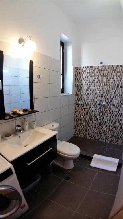 A bathroom at Villa Miranda