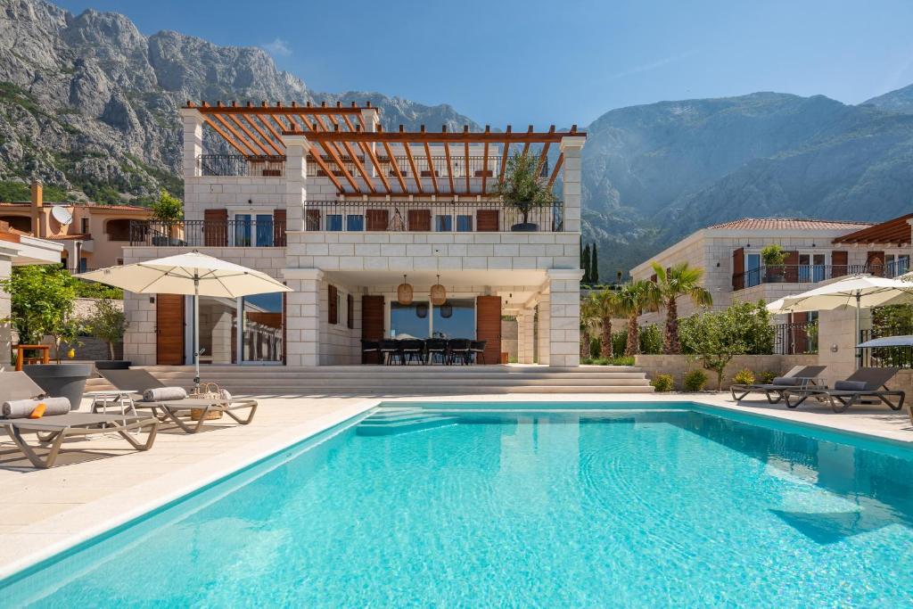 Bazén v ubytování Luxury Villa Salvina nebo v jeho okolí