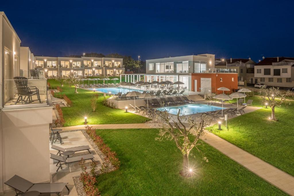 A view of the pool at Maj Luxury Residence or nearby