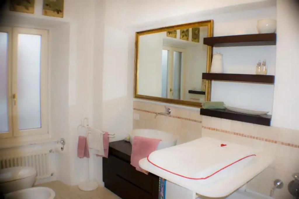 Koupelna v ubytování My Heart in Argegno - by My Home In Como