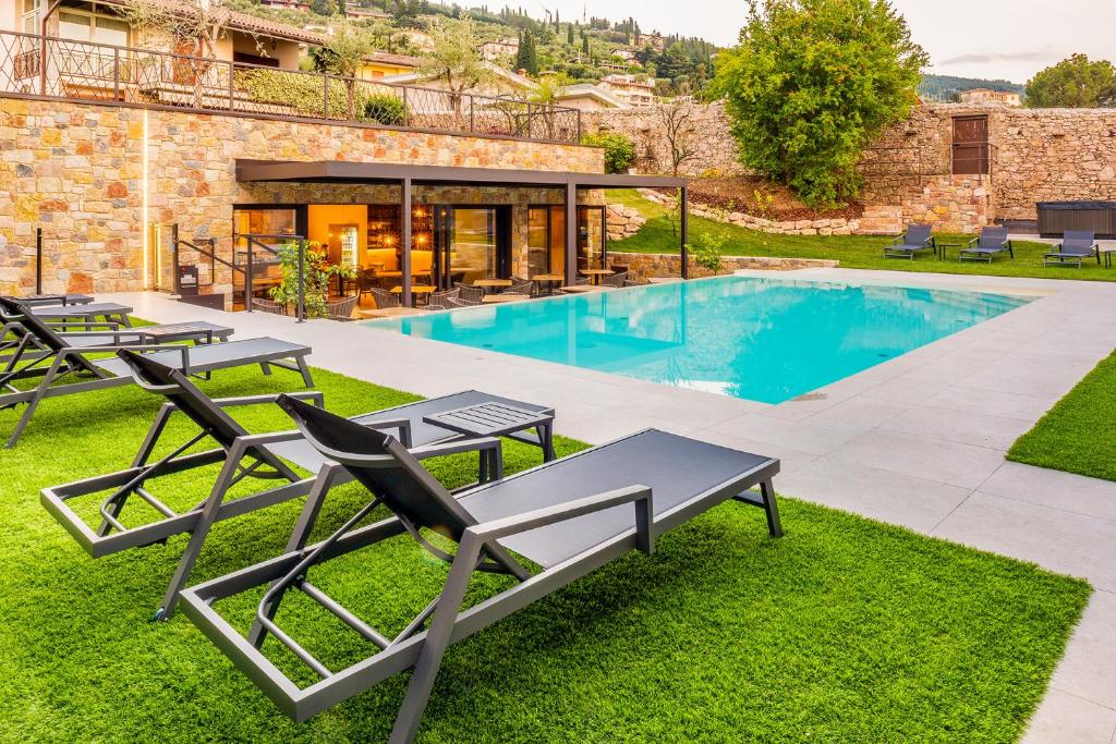 Bazén v ubytování Relais Limonaia - Suites & Garden SPA nebo v jeho okolí