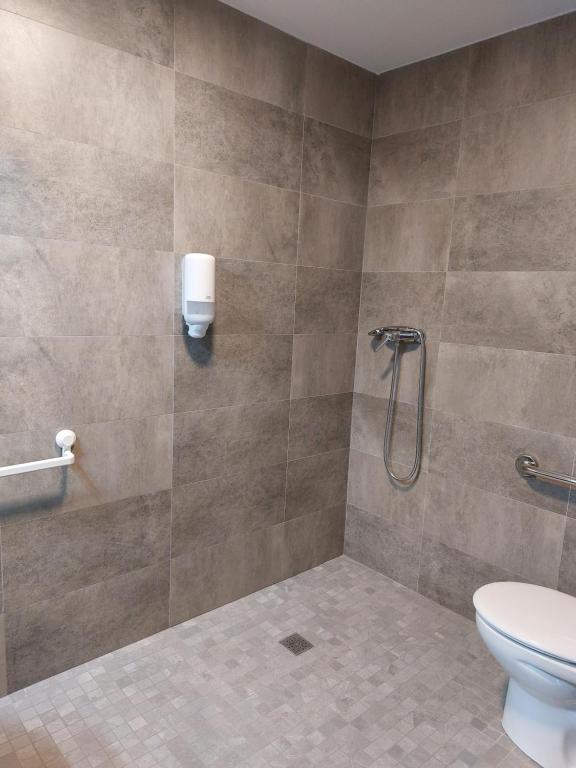 A bathroom at Pensión Amorrortu Lemona