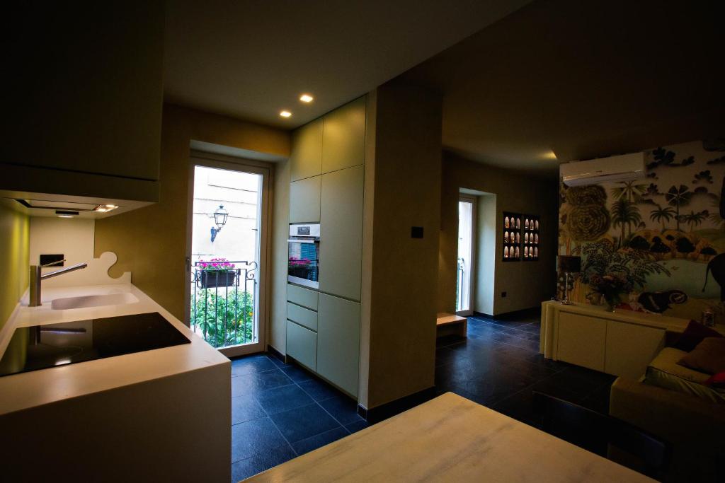 A kitchen or kitchenette at Casa Segreta