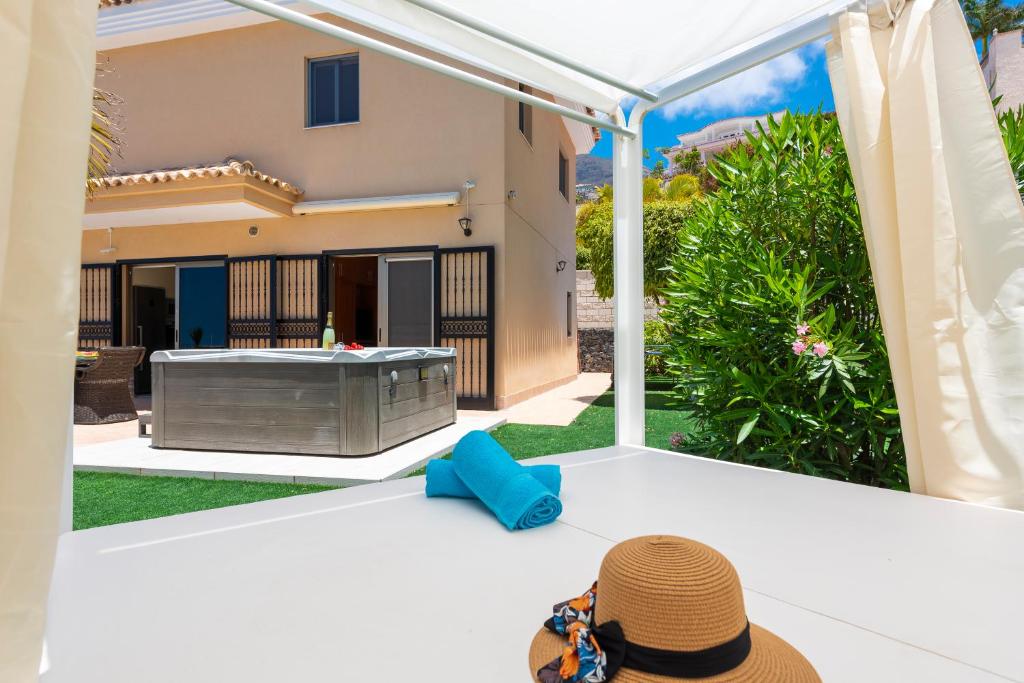 Posezení v ubytování TORVISCAS SUNSET VILLA 4 rooms & private Jacuzzi