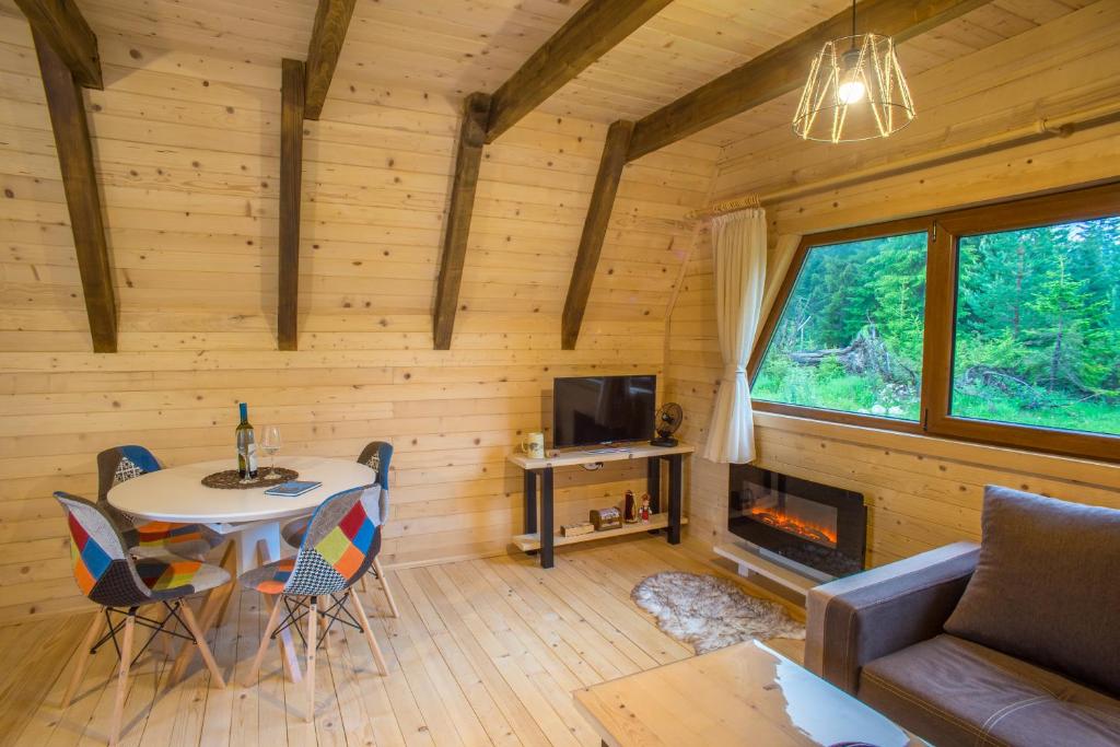 TV a/nebo společenská místnost v ubytování Mountain Houses Emilija