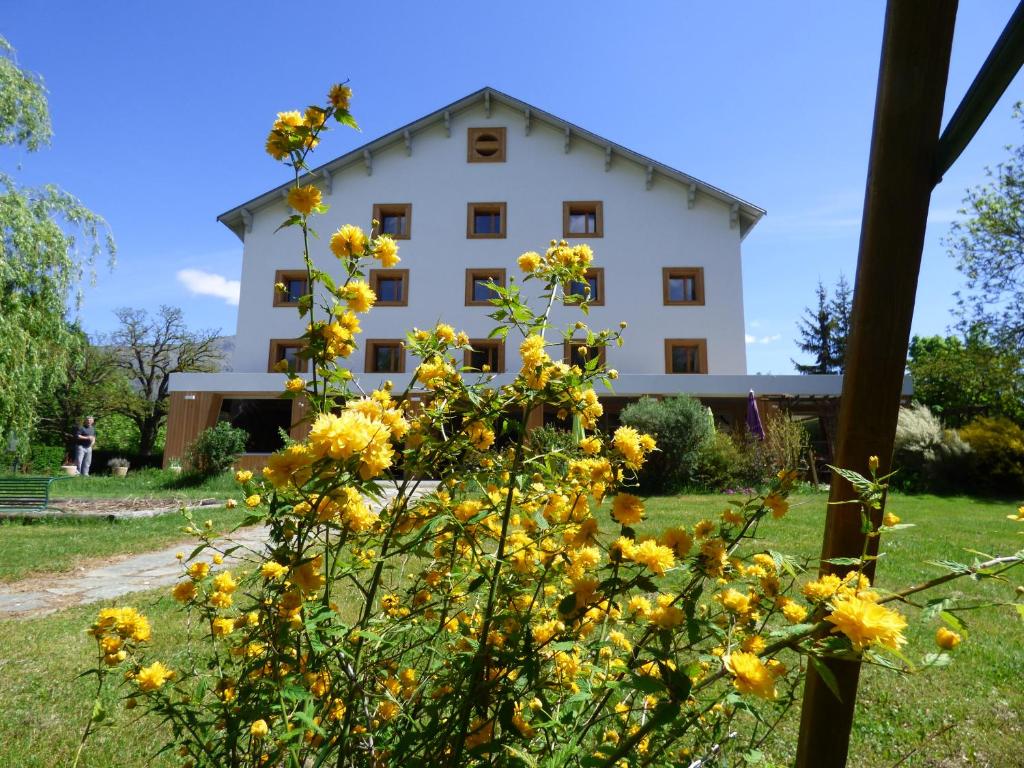 Zahrada ubytování Logis Hôtels La Crémaillère