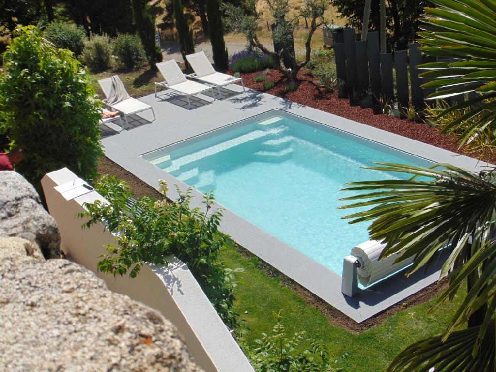 Bazén v ubytování Maison d'Hotes Les Palmiers nebo v jeho okolí