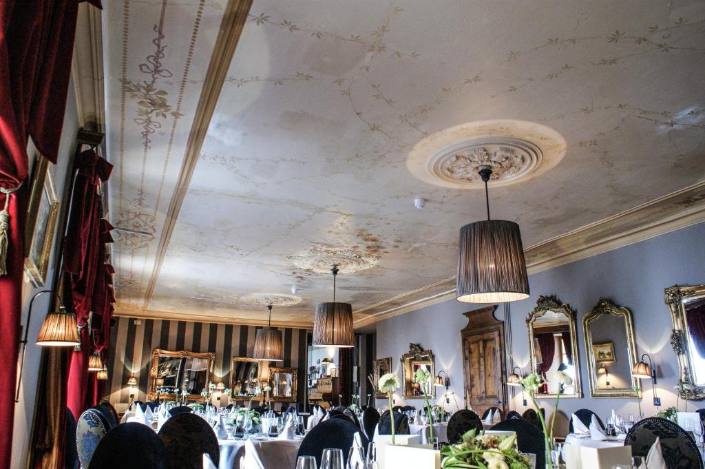 Restaurace v ubytování Hôtel Bella Tola & SPA