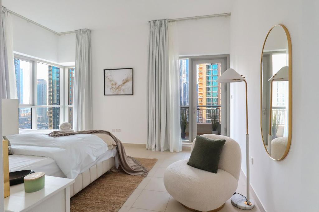 Postel nebo postele na pokoji v ubytování HiGuests - Amazing Apartment overlooking Burj Khalifa!