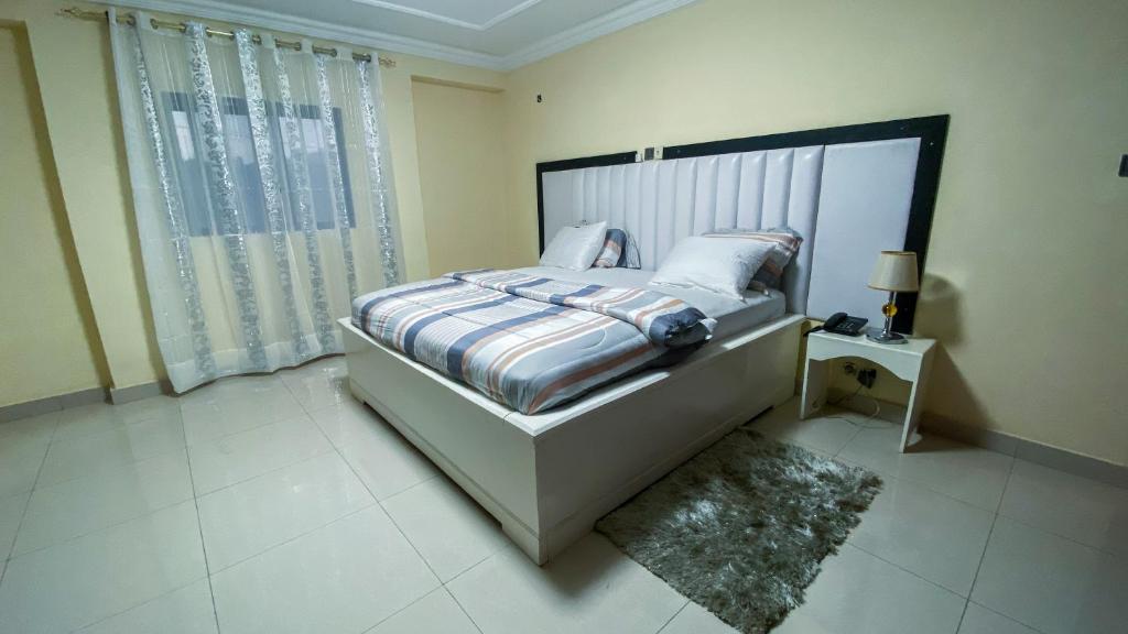 Postel nebo postele na pokoji v ubytování HELEN Hotel