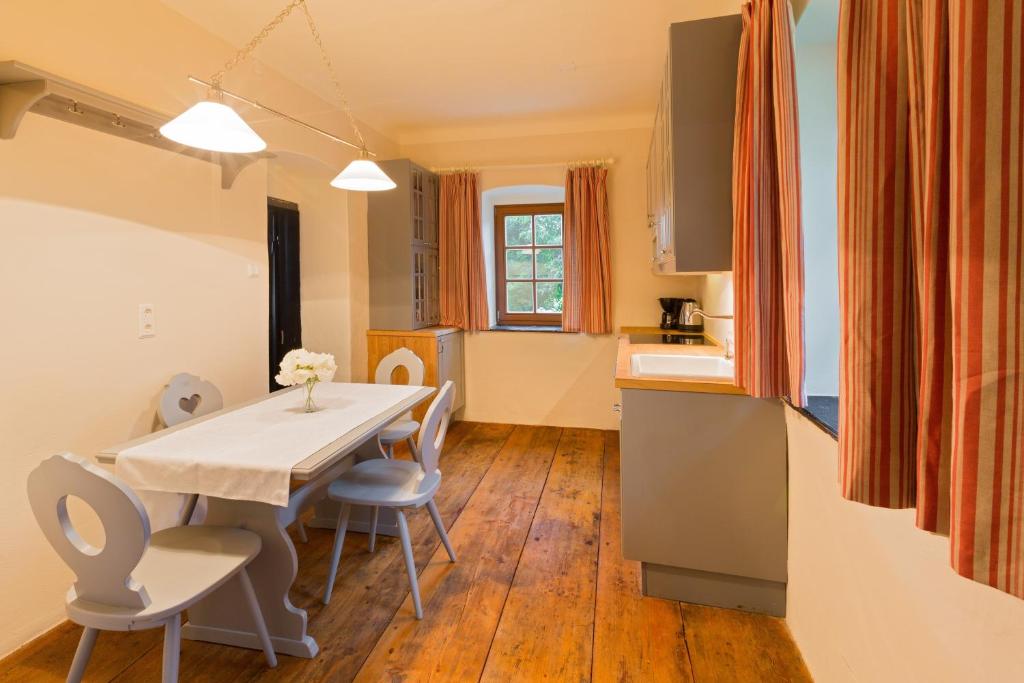 Kuchyň nebo kuchyňský kout v ubytování Das Gärtnerhaus