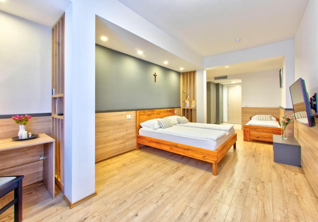 Postel nebo postele na pokoji v ubytování Hotel Dompes